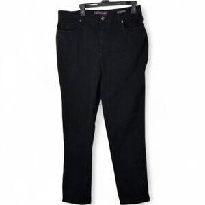 Gloria Vanderbilt Black, Very Soft Jeans, Size 16. Logo On Buttons And Rivets.